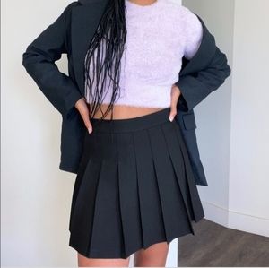 ARITZIA Sunday Best 15" Pleated Skirt